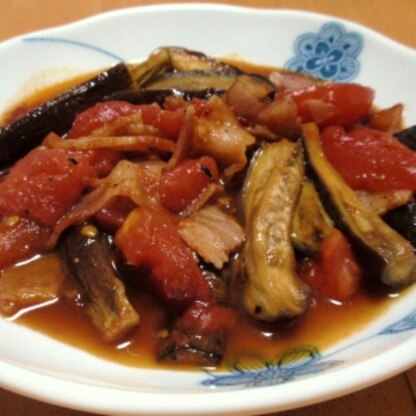 豚バラ肉が無かったので、ベーコンで作ってみましたが、トマトの酸味と合って美味しかったです(*^。^*)次は、豚バラで作ってみたいです（＾◇＾）☆